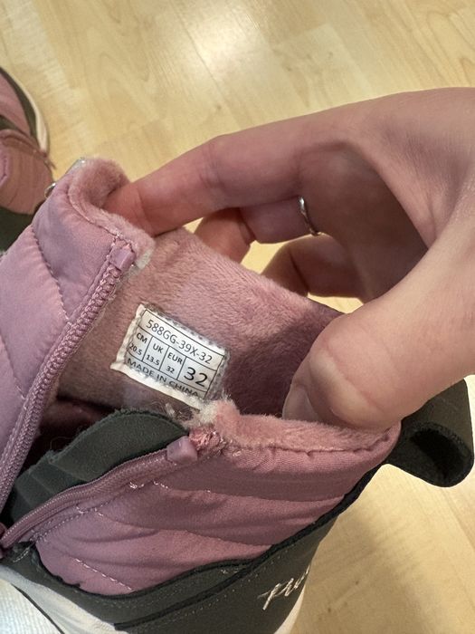 Ghete noi Reserved marimea 32 pt fete