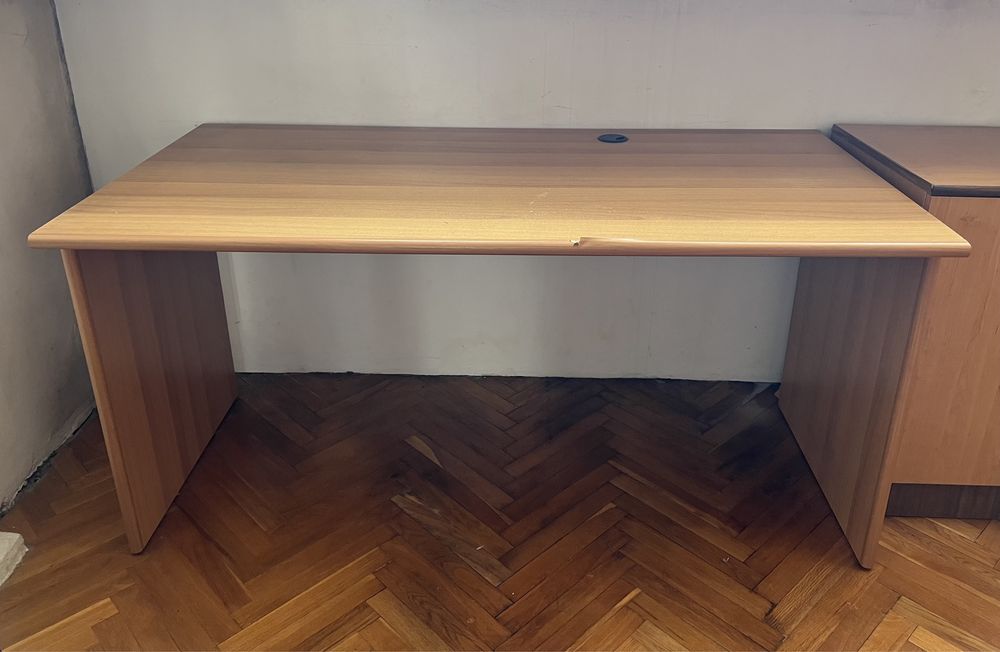 Дървено бюро 150х75х76 см