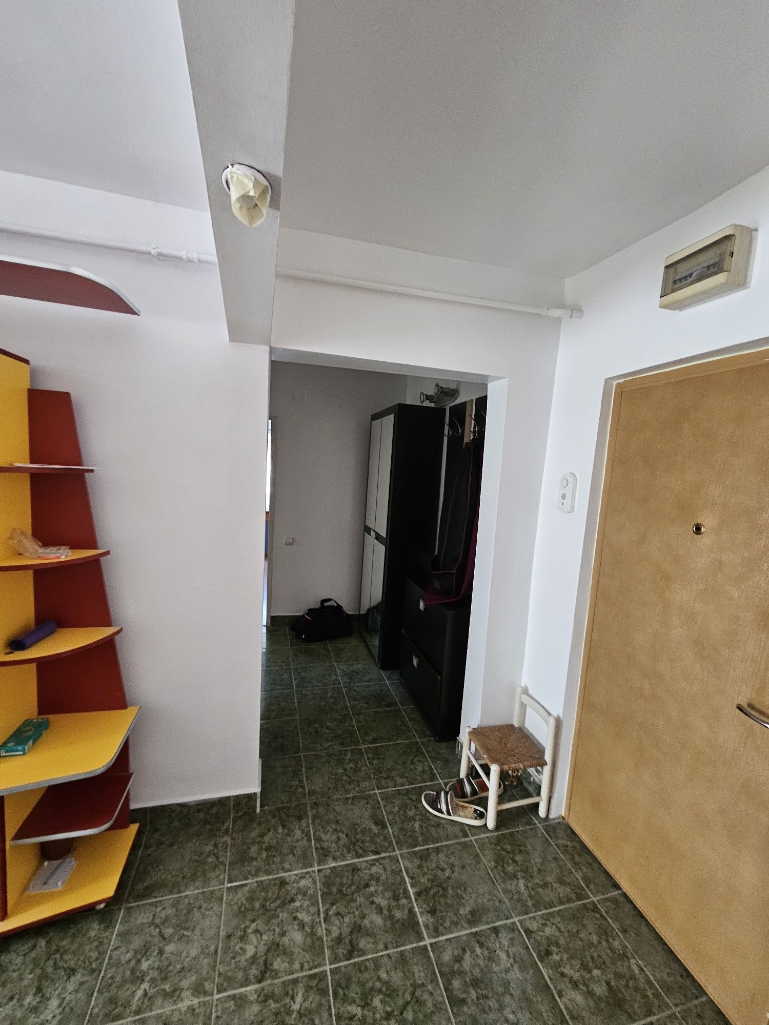 Inchiriez apartament 3 camere