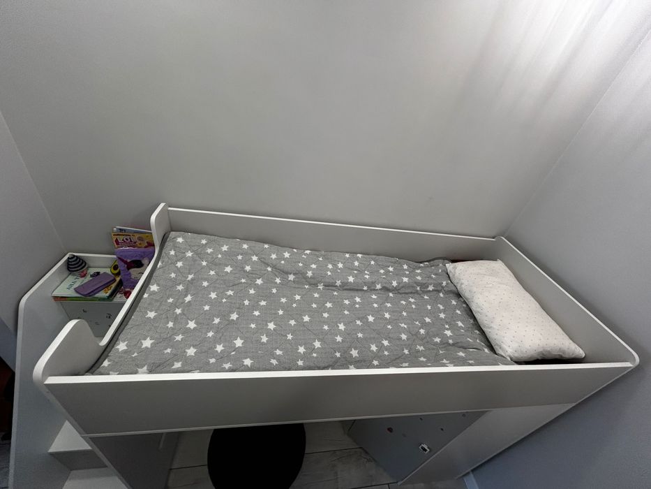 Отличное состояние Кровать-шкаф с лестницей и с полками