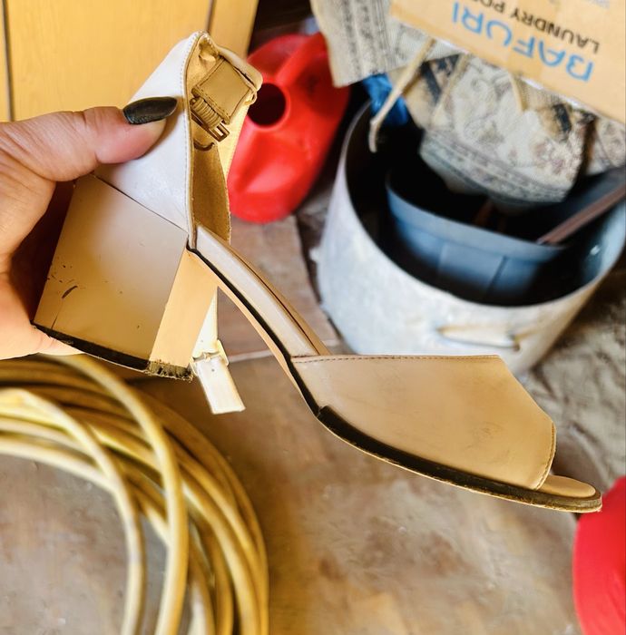 Б/у аяк киимдер сатылады