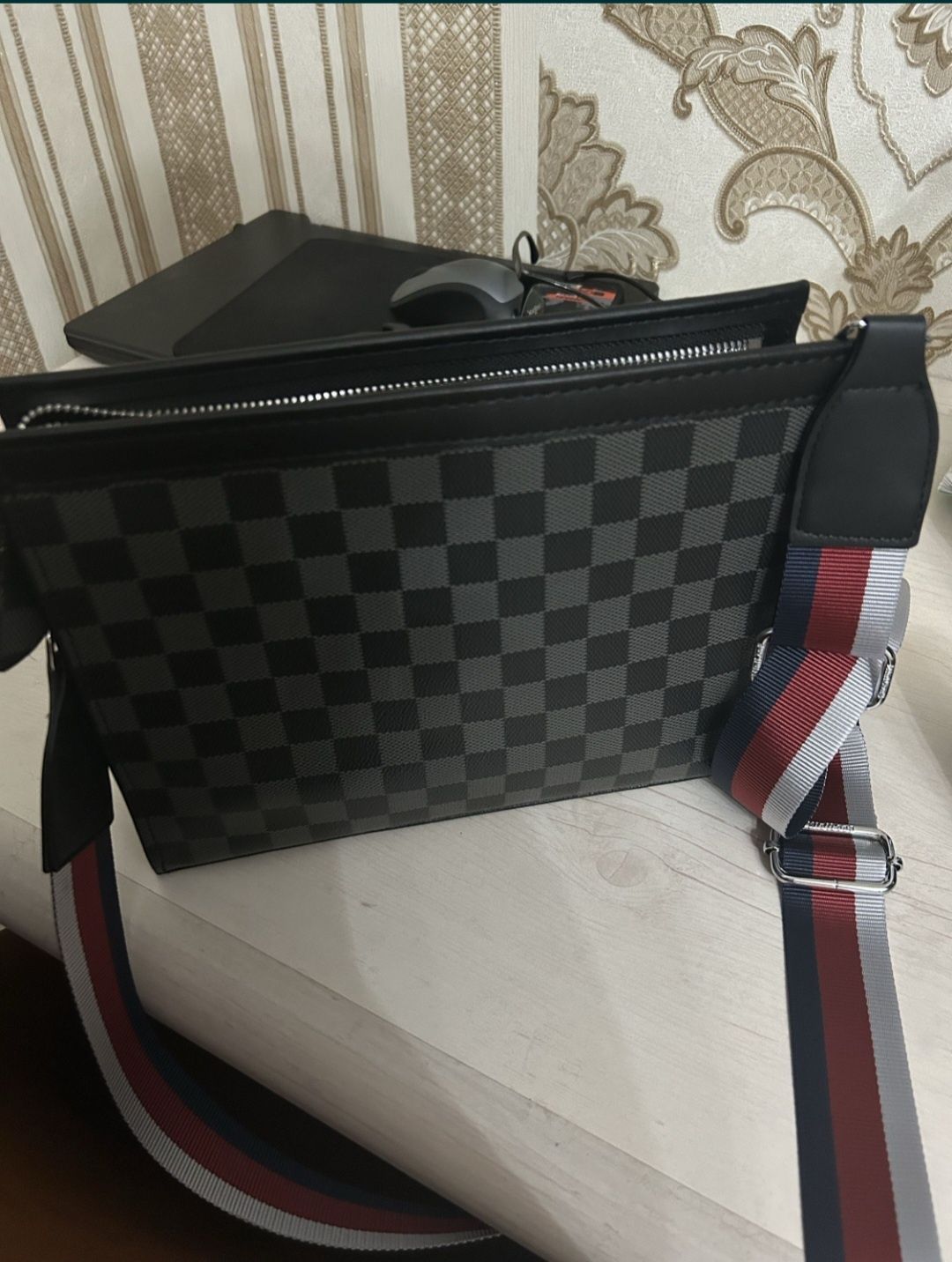 Продам барсетку срочно