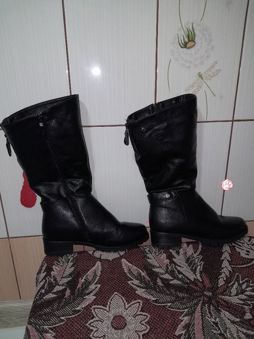 Продаю натуральные кожаные сапоги с натуральным мехом