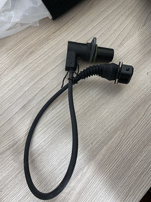 Датчик распредвала M52