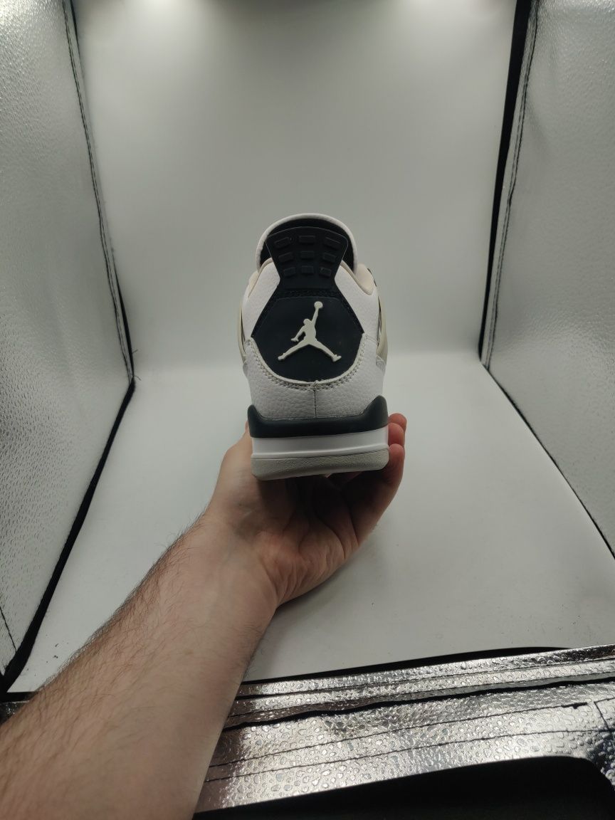 Jordan 4 Military Black, 41 și 42