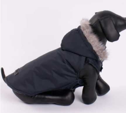 Продавам водонепромокаема кучешка дреха в тъмносиньо с пух, чисто нова