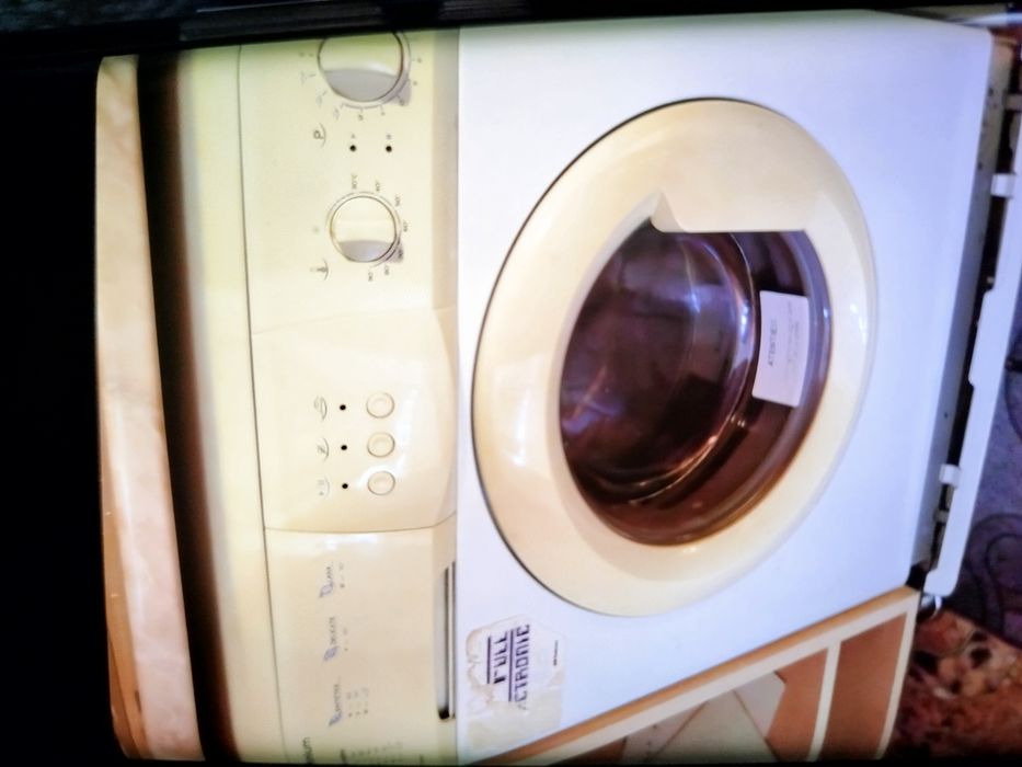 Vând mașina de spălat în stare bună