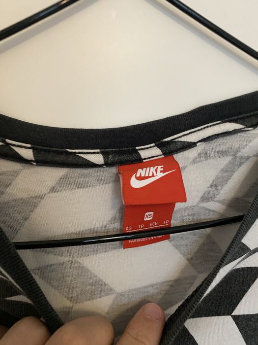 Tricou Nike Marimea XS Alb cu Negru