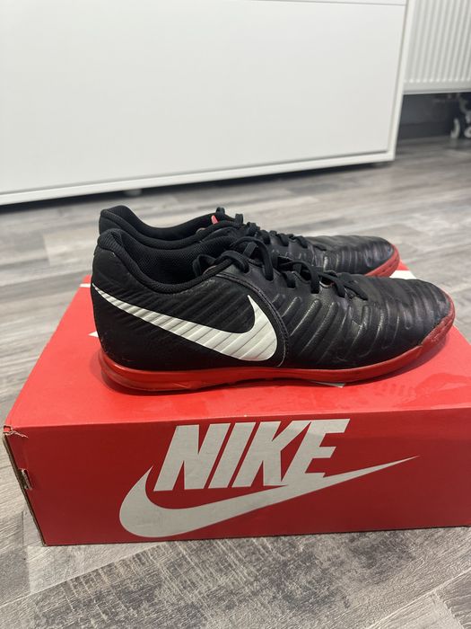 Nike tiempo sintetic hervis