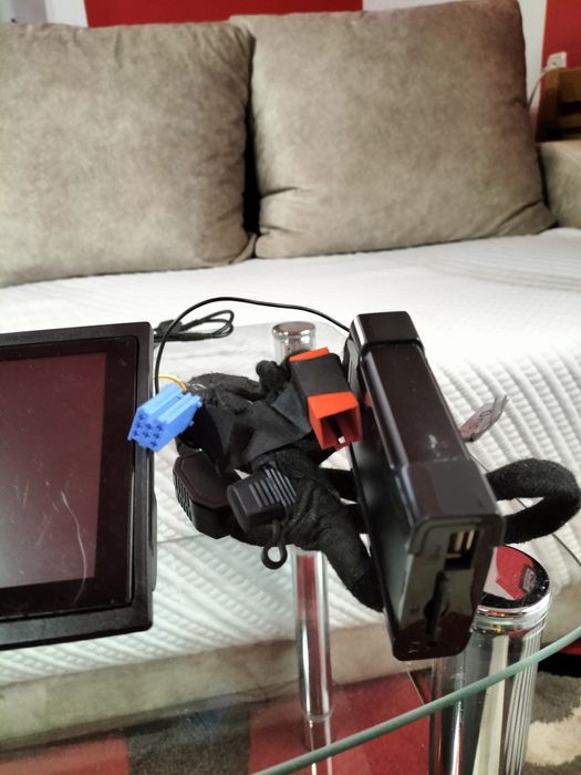 Vând diferite radio CD auto