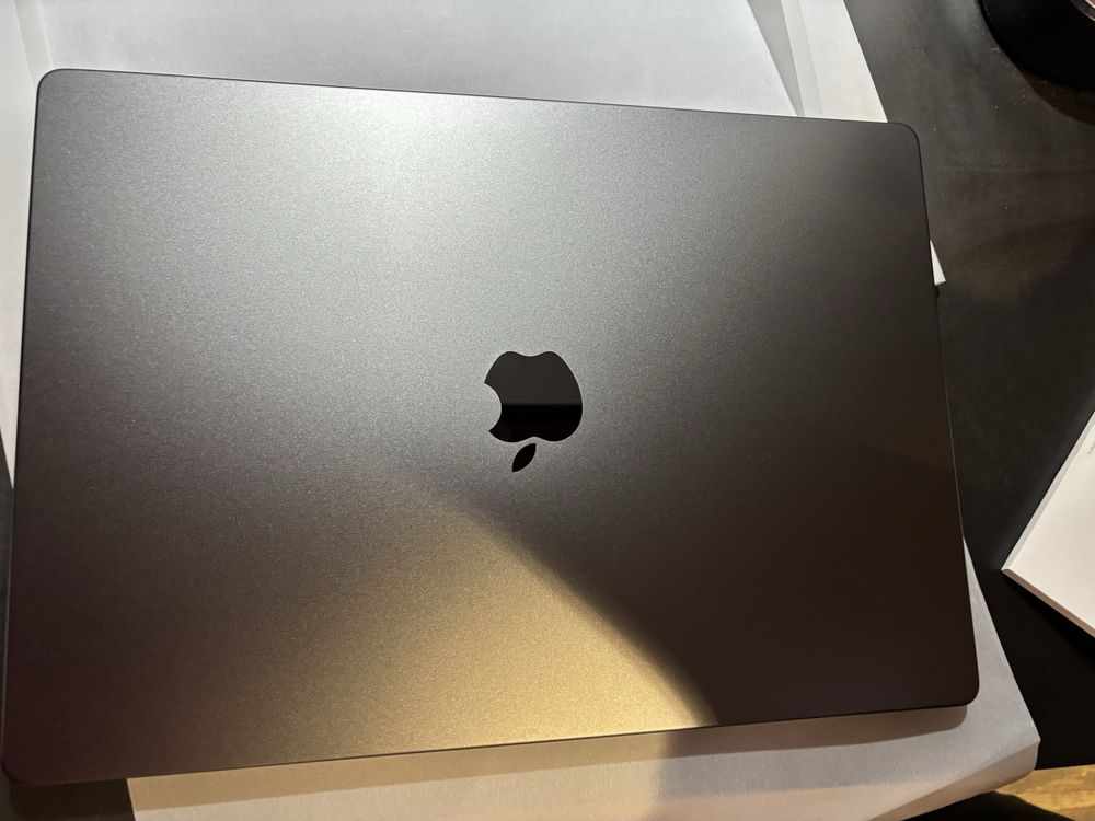 Apple MacBook Pro 16 2024