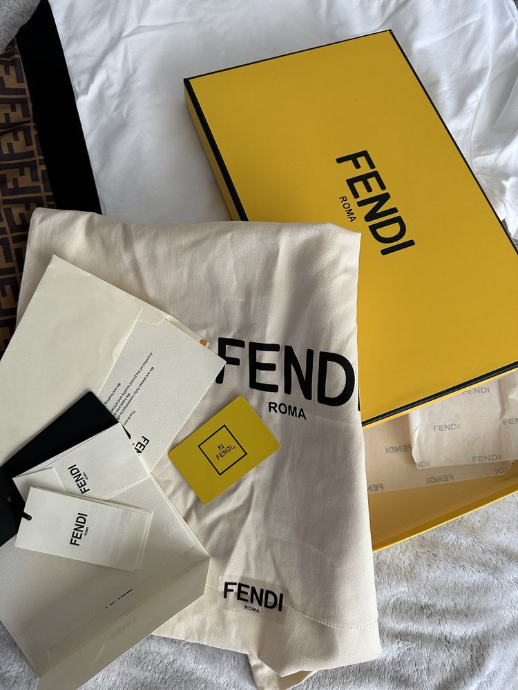 Оригинална тениска FENDI - с всички документи