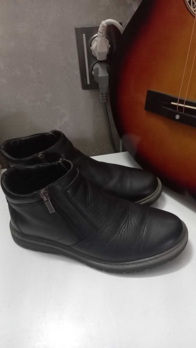 Продам осенние ботинки на мальчика
