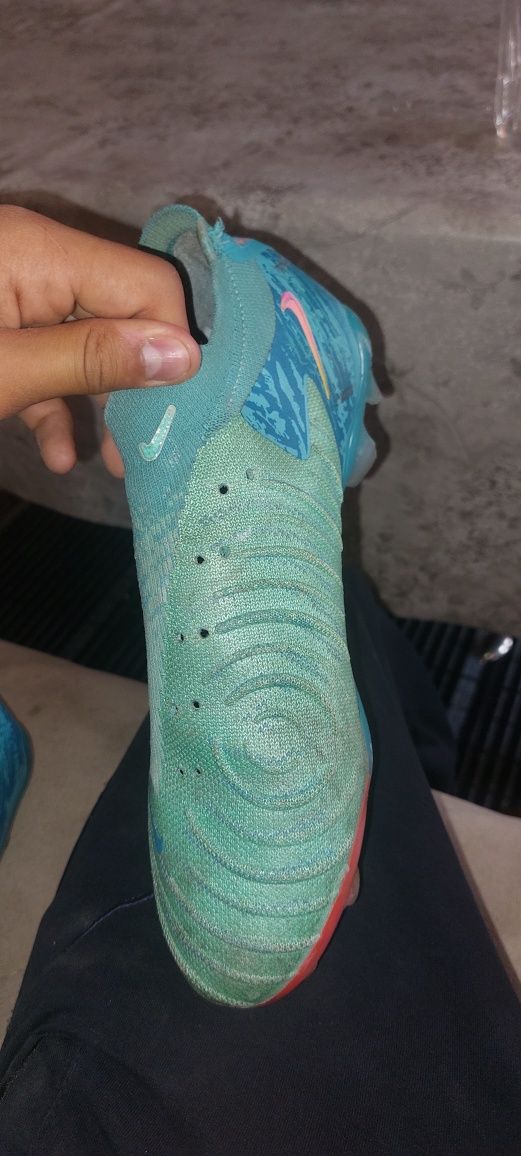 Бутсы nike phantom 2 siries (EURO 40 размер)