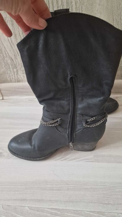 ПОДАРЯВАТ се дамски ботуши