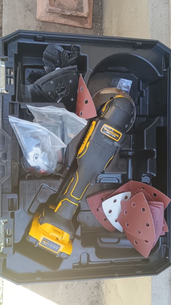 Multifuncționala Dewalt dcs355 baterie 2 amperi, cutie