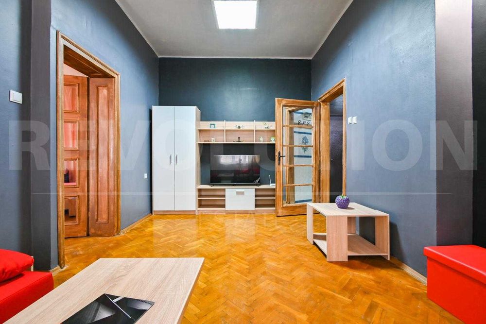 Продава се Двустаен апартамент в София, Център - 60 кв.м за 5834 €/кв.м - Снимка #2