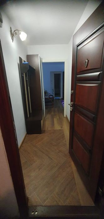 Închiriez apartament