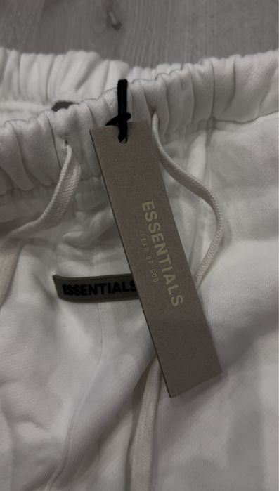 Essentials къси панталони