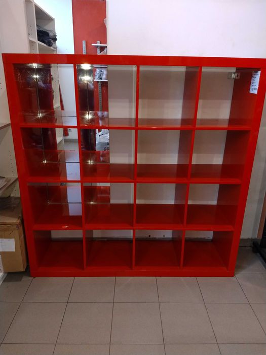 Продавам Етажерка с носеща рамка от IKEA