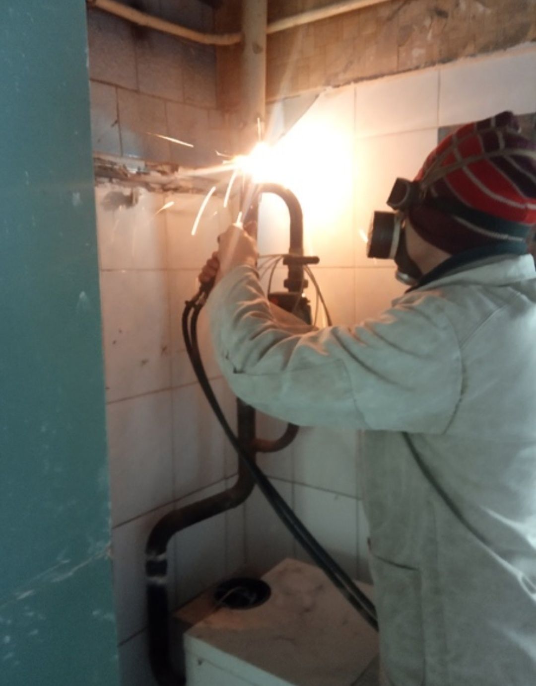 Сварщик. Сантехник Ташкент выезд в любой район. Газопровод. Врезка