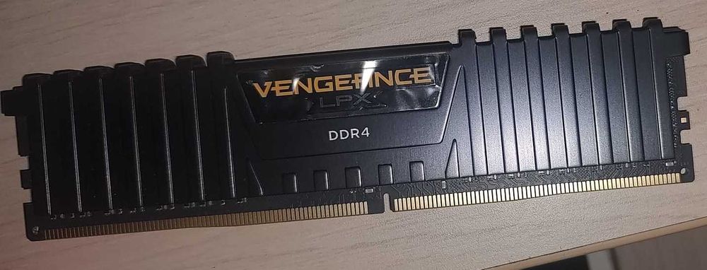 Memorie Ram DDR 4 3200 MHZ Corsair si Gskill