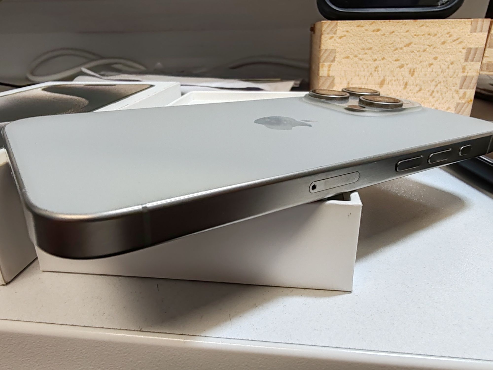 iPhone 15 Pro natural Titanium 128 GB baterie 97% cod unic 594