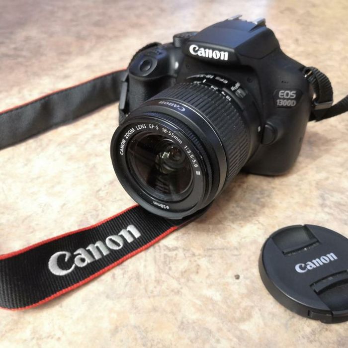 Продам фотоаппарат Canon 1300D