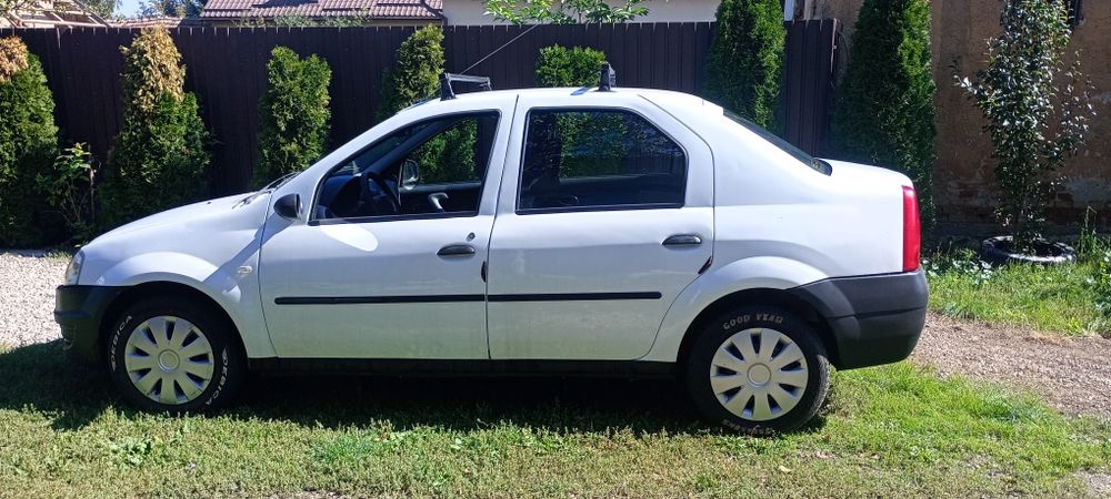 Vând Dacia Logan
