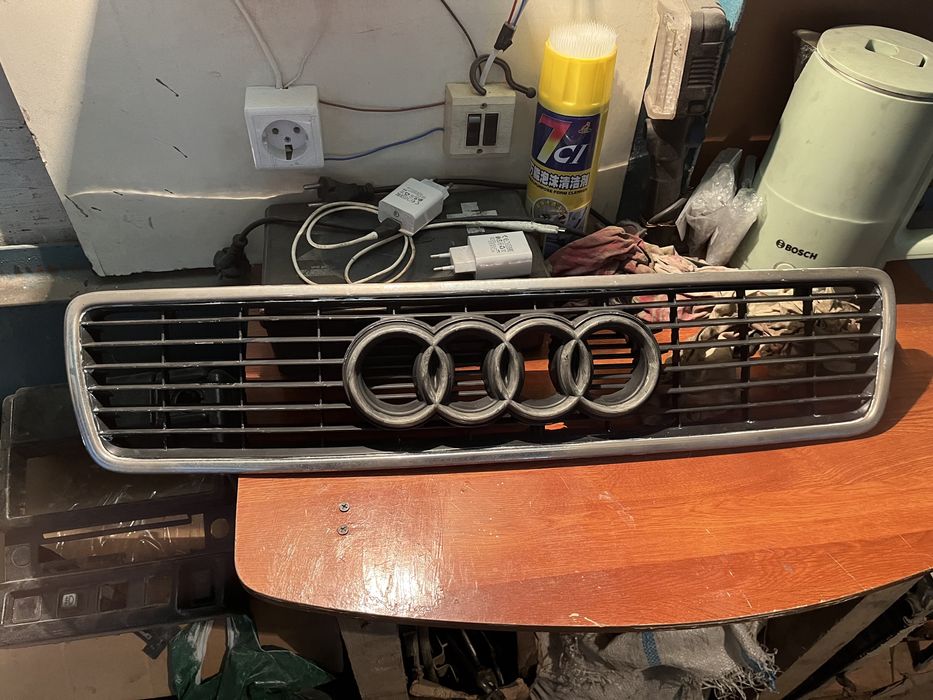 Продам решетку радиатора ауди 80 б4