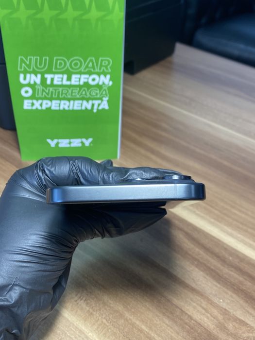 iPhone 15 Pro Max / 256 GB / Sănătate baterie 92% / Ca nou