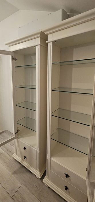 Vitrine lemn masiv alb-ivory