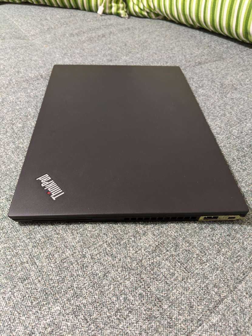 Лаптоп Lenovo T490s