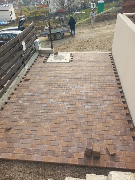 Executam Montaj pavaj si reparati