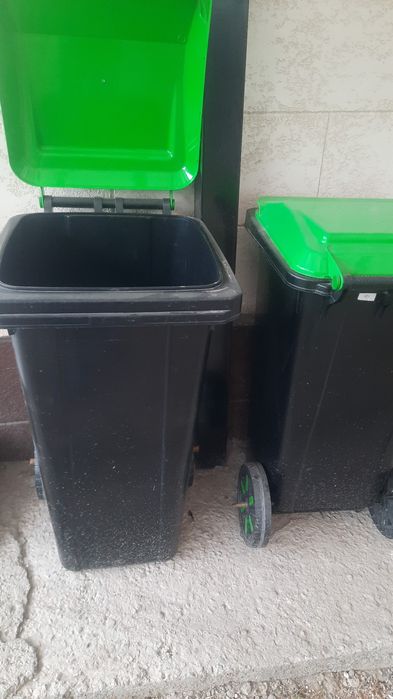 Продам мусорный бак