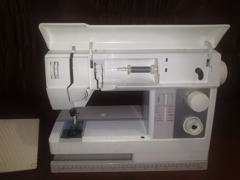 Masina cusut electrica husqvarna viking