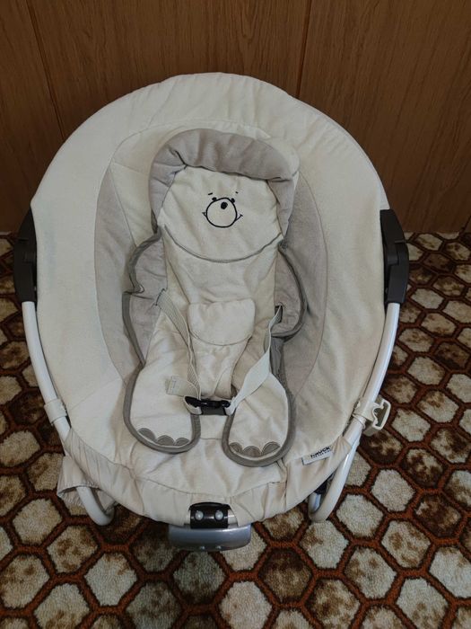 Шезлонг за новородено Hauck с вибрация и музика.