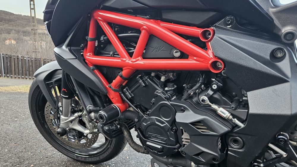 MV Agusta Brutale 800