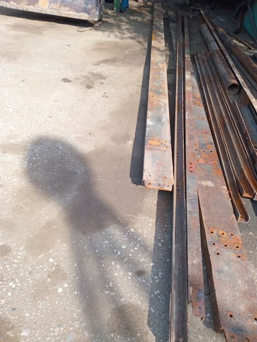 Продам швеллер и кругляк для токарных работ