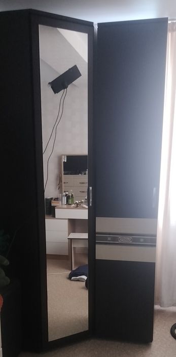 Угловой шкаф с пеналом б/у в отличном состоянии.  Самовывозом с КШТ.