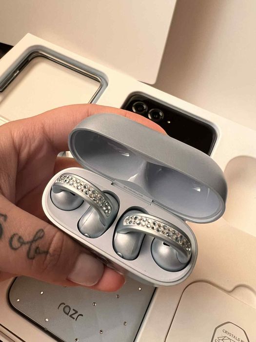 Motorola RAZR 60 Swarovski crystals collaboration