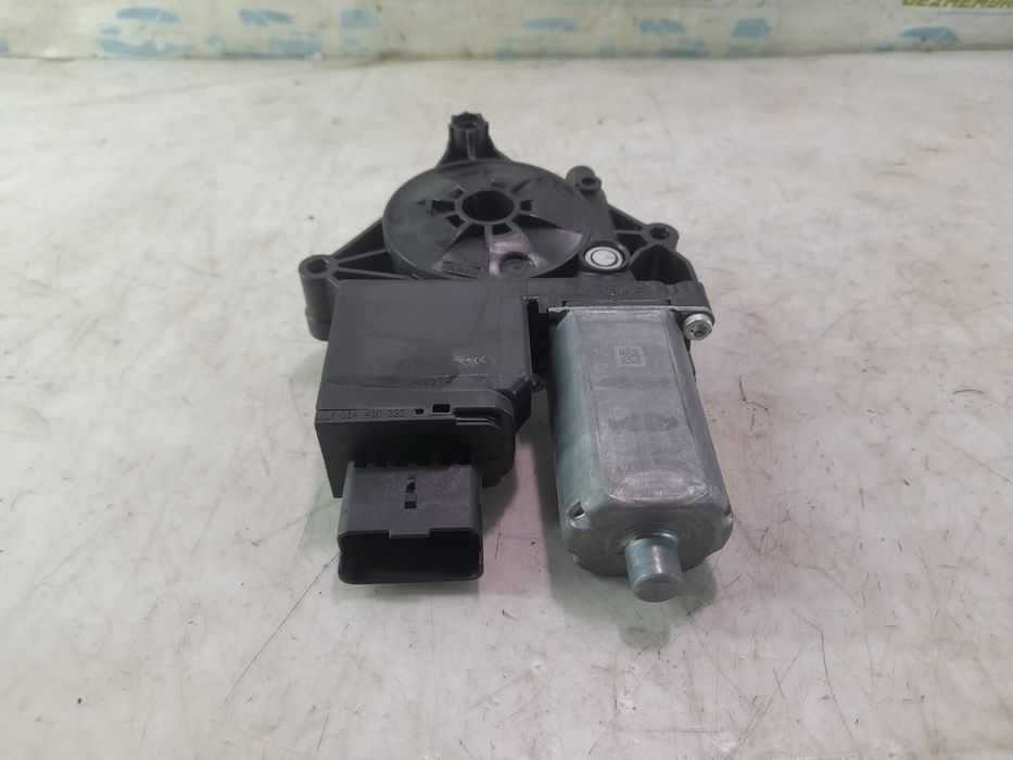 Motoras geam dreapta fata 9811791280 Peugeot 3008 2 [2016 - 2020] 1.6