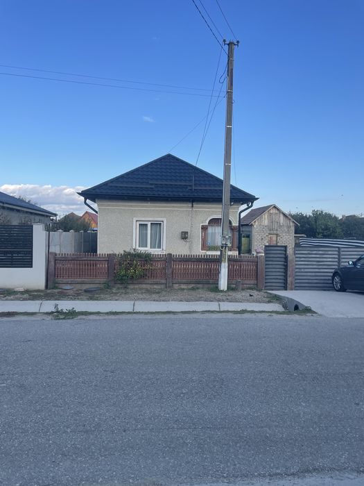 De vanzare o casa la tara