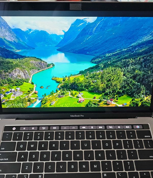 Продавам MacBook Pro Retina A2159 Touchbar 2019