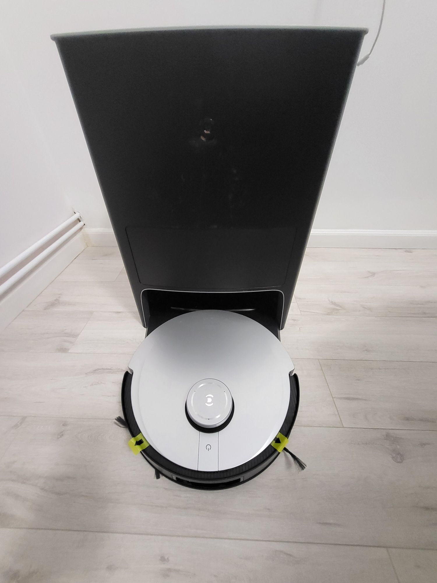 Aspirator robot deebot x1 omni