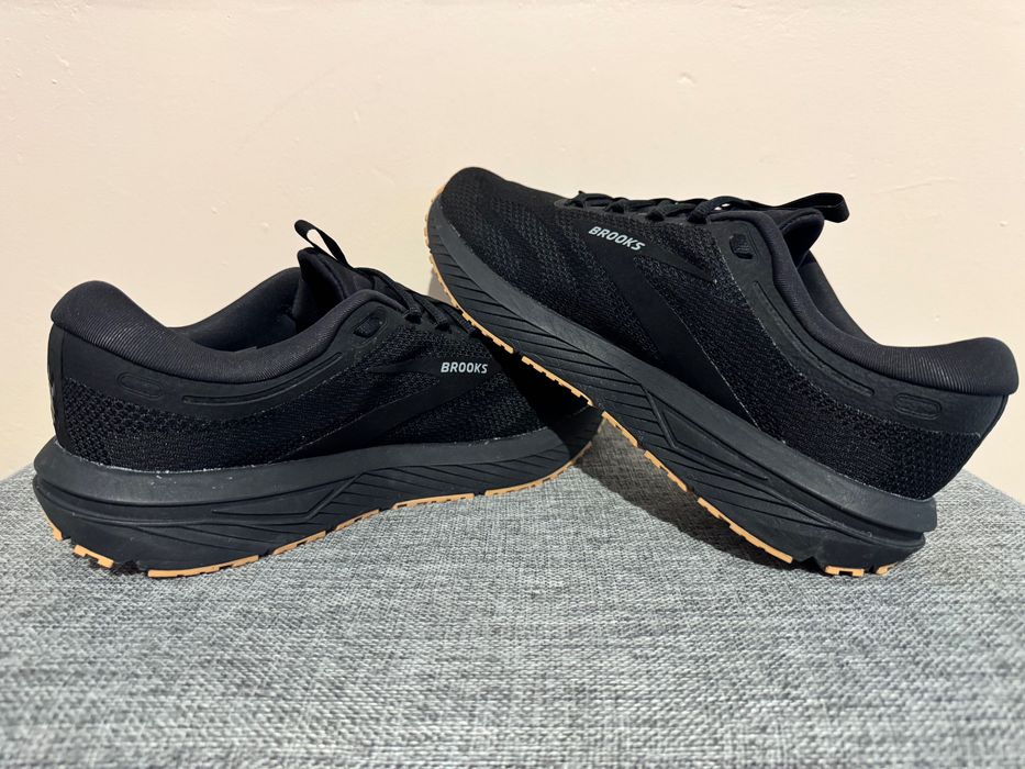Brooks Revel 7 Black.