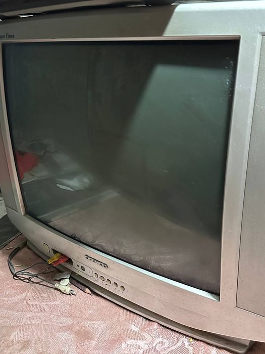 Телевизор марки DAEWOO
