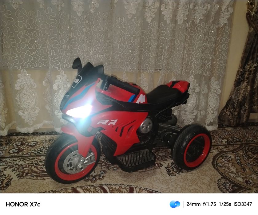 Matatsikl. 5  5.yarim yoshli bolaga to'g'ri  krladi