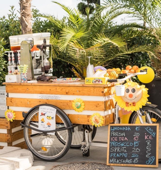 Vand tricicleta(stand mobil) târguri