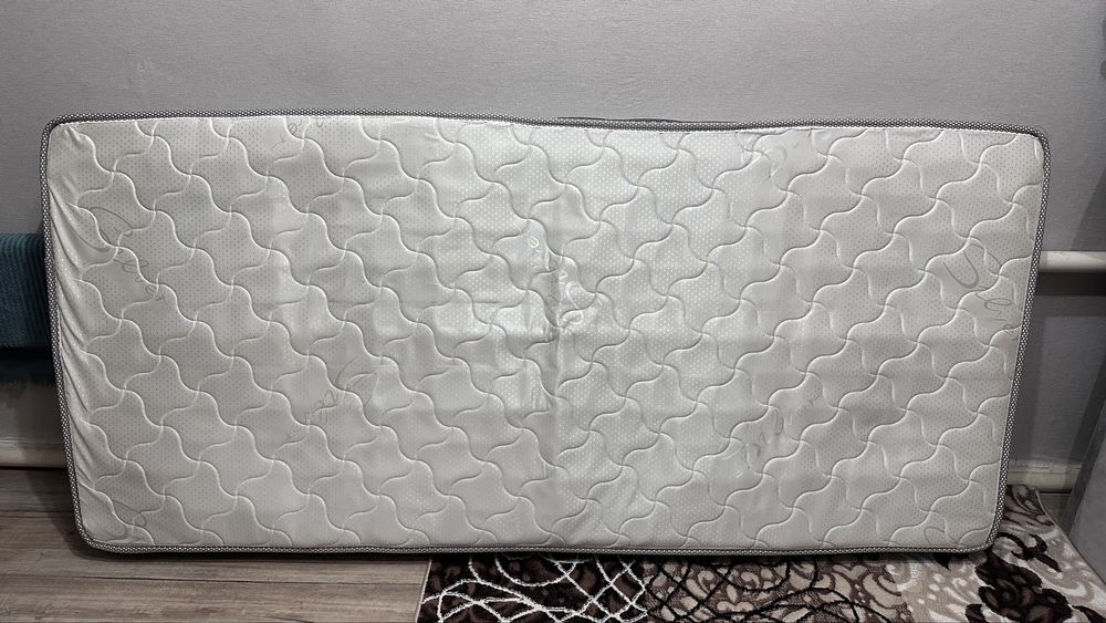 Продам матрац на односпальную кровать (90х200)